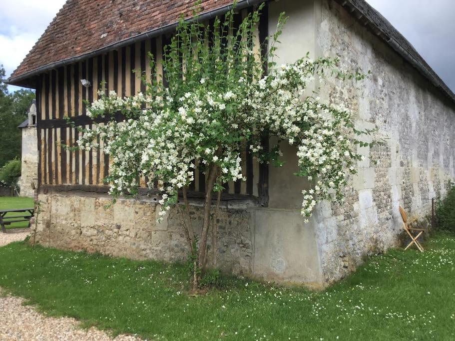 La Ferme Du Chateau Fauguernon Extérieur photo